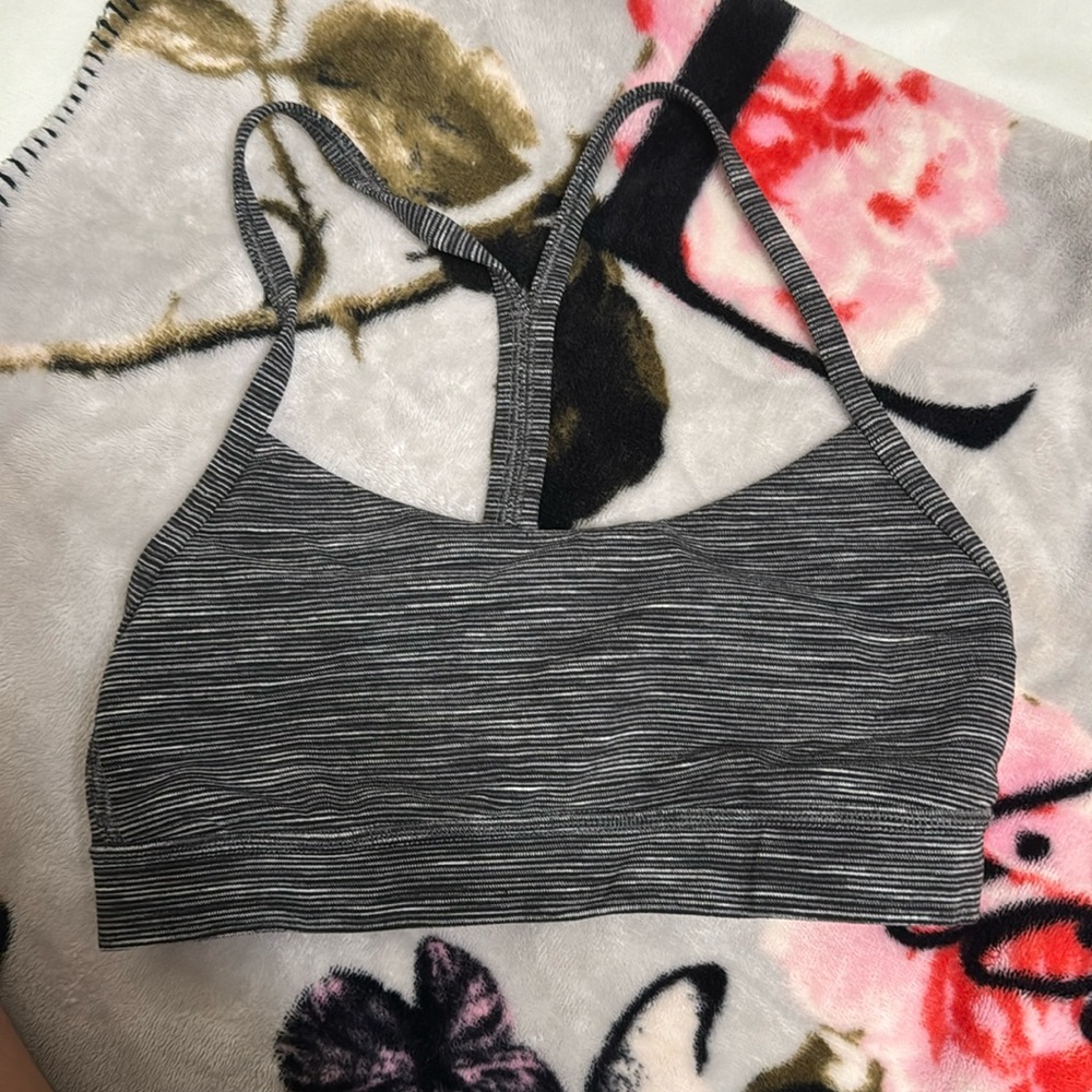 Lululemon Flo Y Bra OPEN TO OFFERS